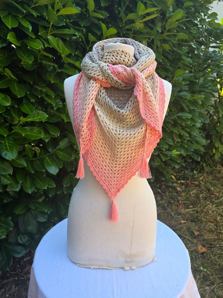Châle en Granny
Laine Kokonki en 3 brins crochet n3.5